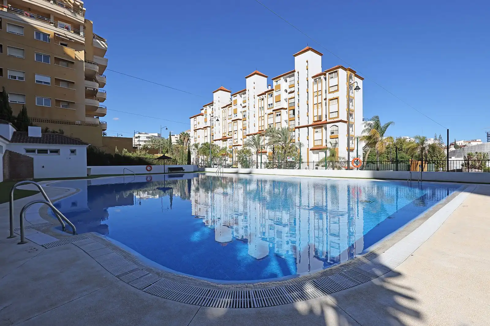 Piscina de Apartament de lloguer en Estepona amb Aire condicionat, Terrassa i Piscina