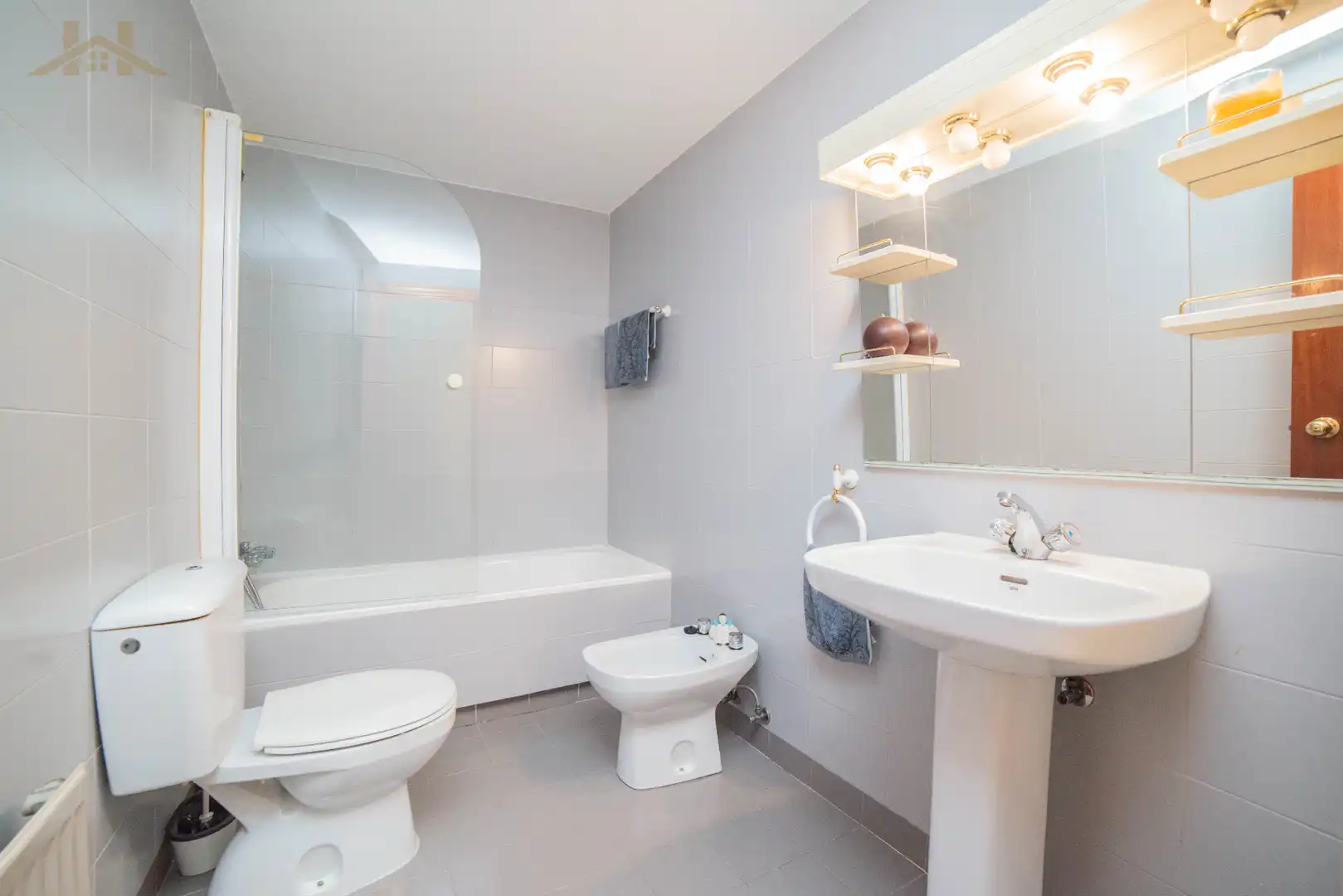 Bathroom of Flat for sale in Leganés