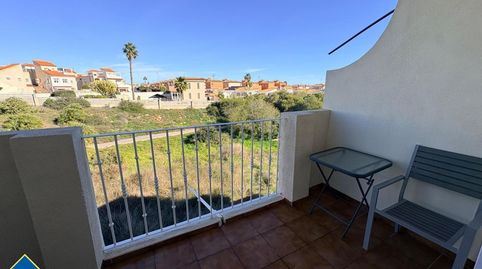 Casa renovada con piscina comunitaria, en la provincia de Alicante, en la ciudad de Orihuela Costa. 3 habitaciones | 105 m² | 1 ki