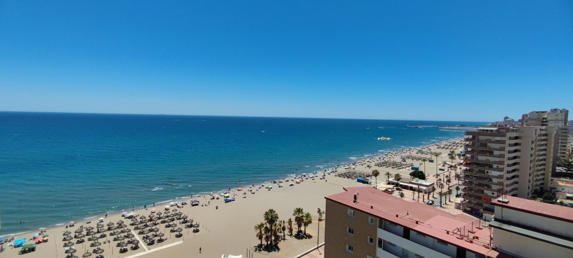 Vista exterior de Apartament en venda en Fuengirola amb Aire condicionat, Terrassa i Piscina