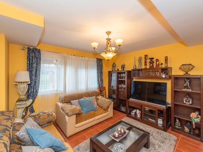 Living room of Duplex for sale in Serranillos del Valle  with Air Conditioner