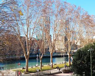 Vista exterior de Pis en venda en Bilbao  amb Balcó