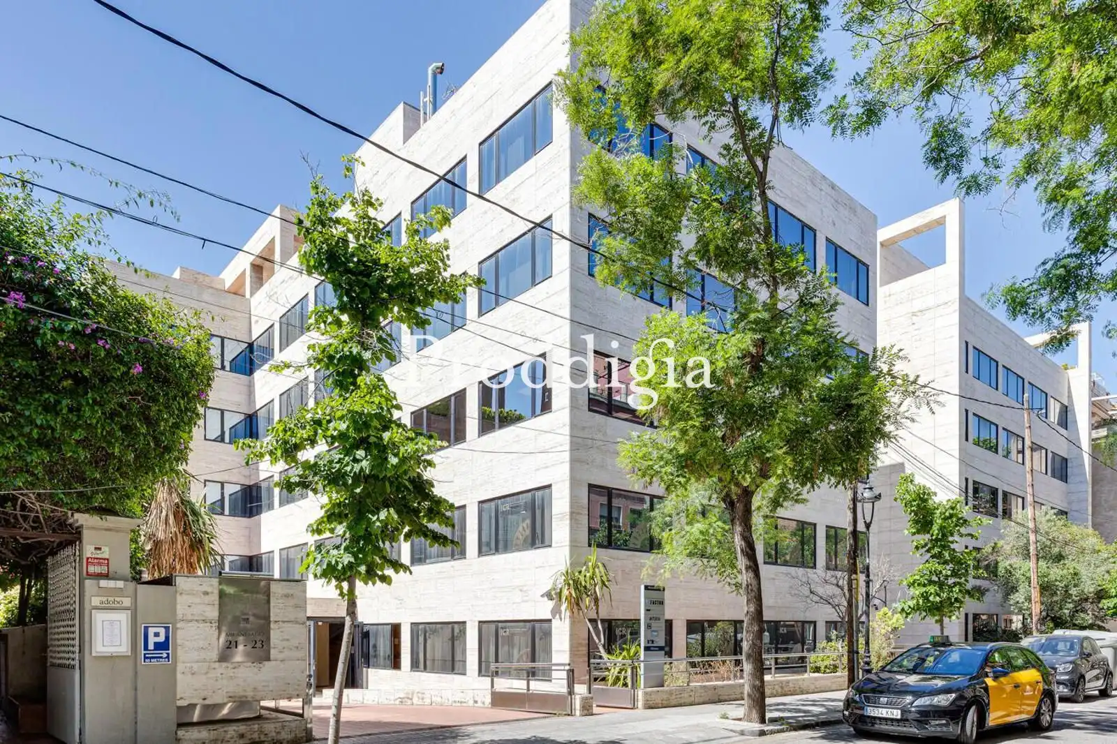 Vista exterior de Oficina de lloguer en  Barcelona Capital amb Aire condicionat i Terrassa