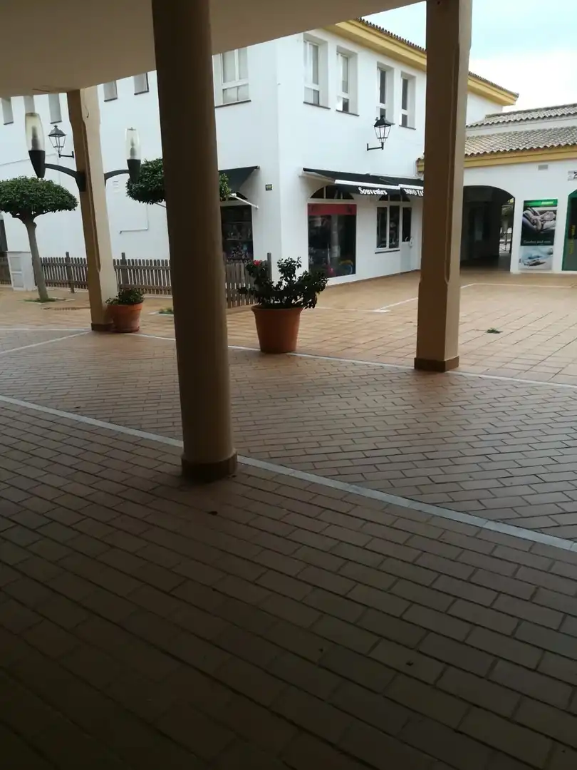 Local comercial de lloguer a Novo Sancti Petri, imagen 7