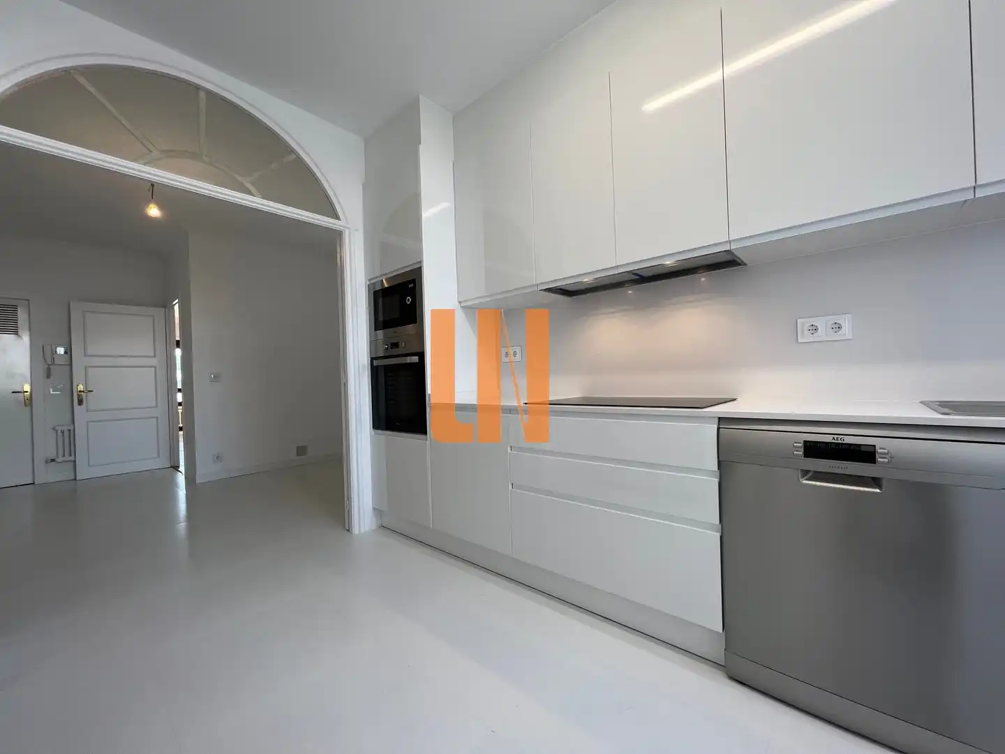 Küche von Wohnung zur Miete in A Coruña Capital  mit Heizung, Parkett und Ofen