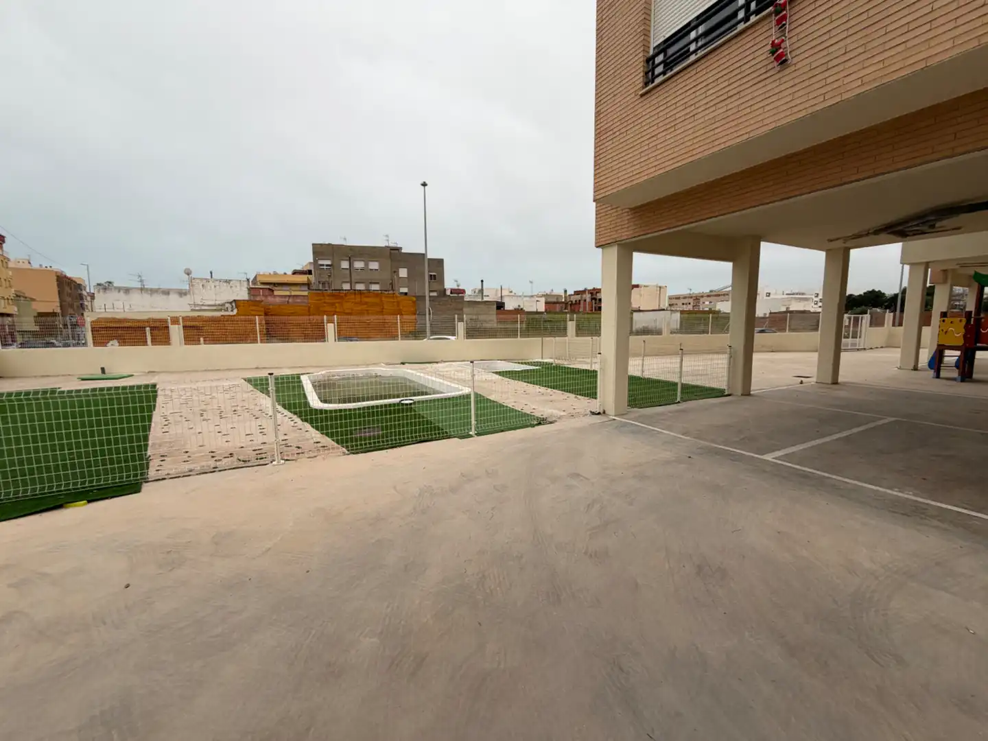 Parking de Piso en venta en Almazora / Almassora con Balcón y Piscina comunitaria