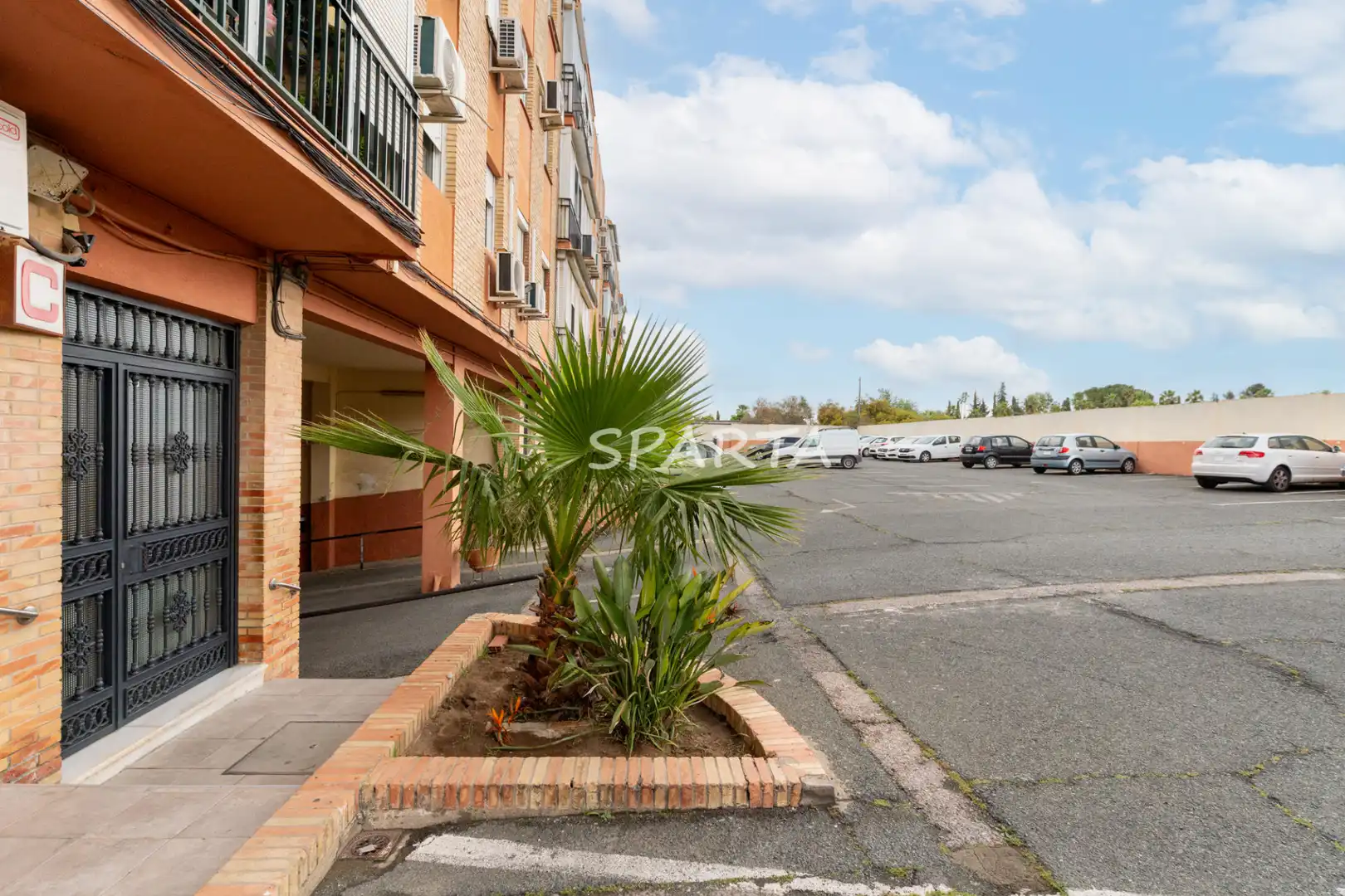 Vista exterior de Piso en venta en Castilleja de la Cuesta con Aire acondicionado, Horno y Microondas