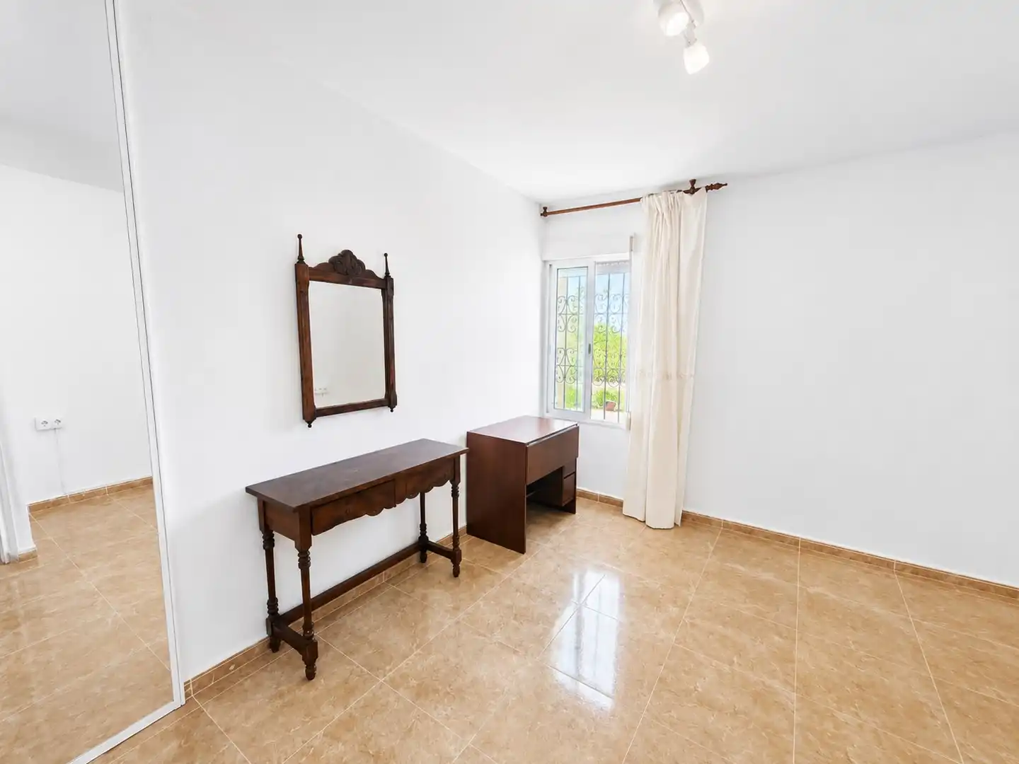 Dormitori de Apartament en venda en Benalmádena amb Aire condicionat, Terrassa i Moblat