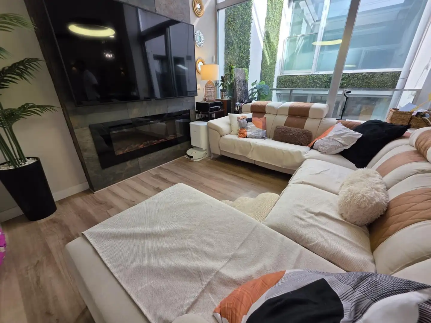 Sala d'estar de Casa adosada en venda en Alicante / Alacant amb Aire condicionat, Jardí privat i Terrassa