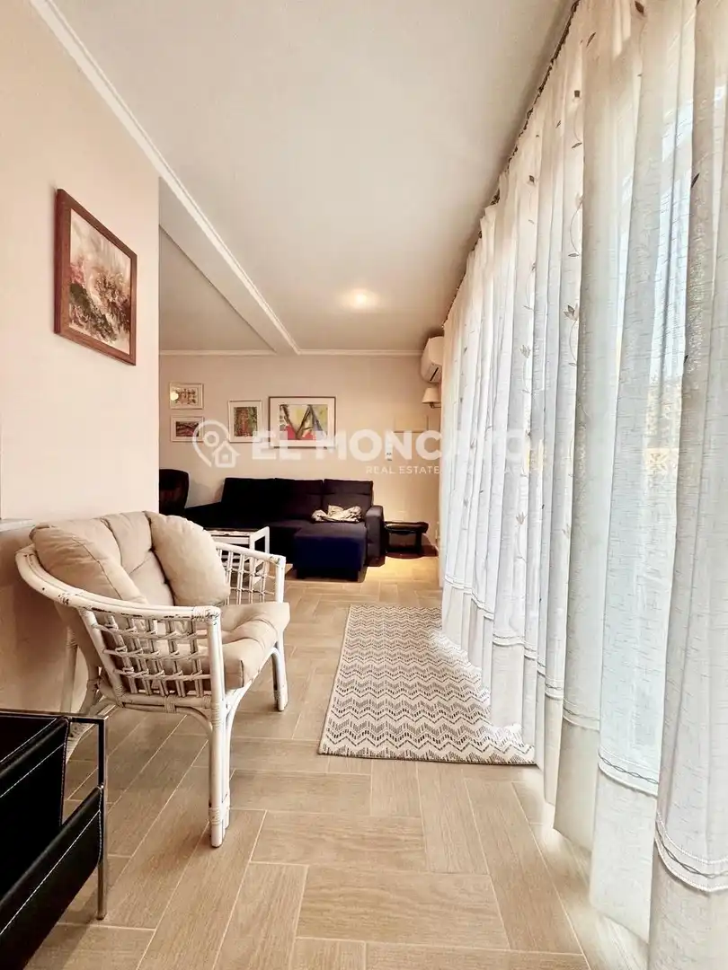 Sala d'estar de Casa adosada en venda en Zona Carrefour - Urbanizaciones