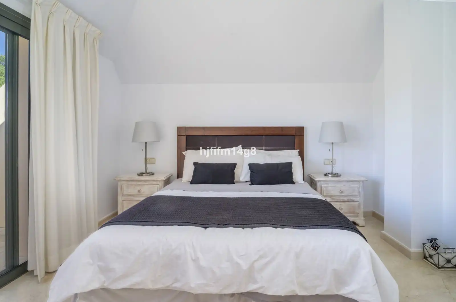 Habitación de Ático en venta en Marbella con Aire acondicionado, Trastero y Amueblado