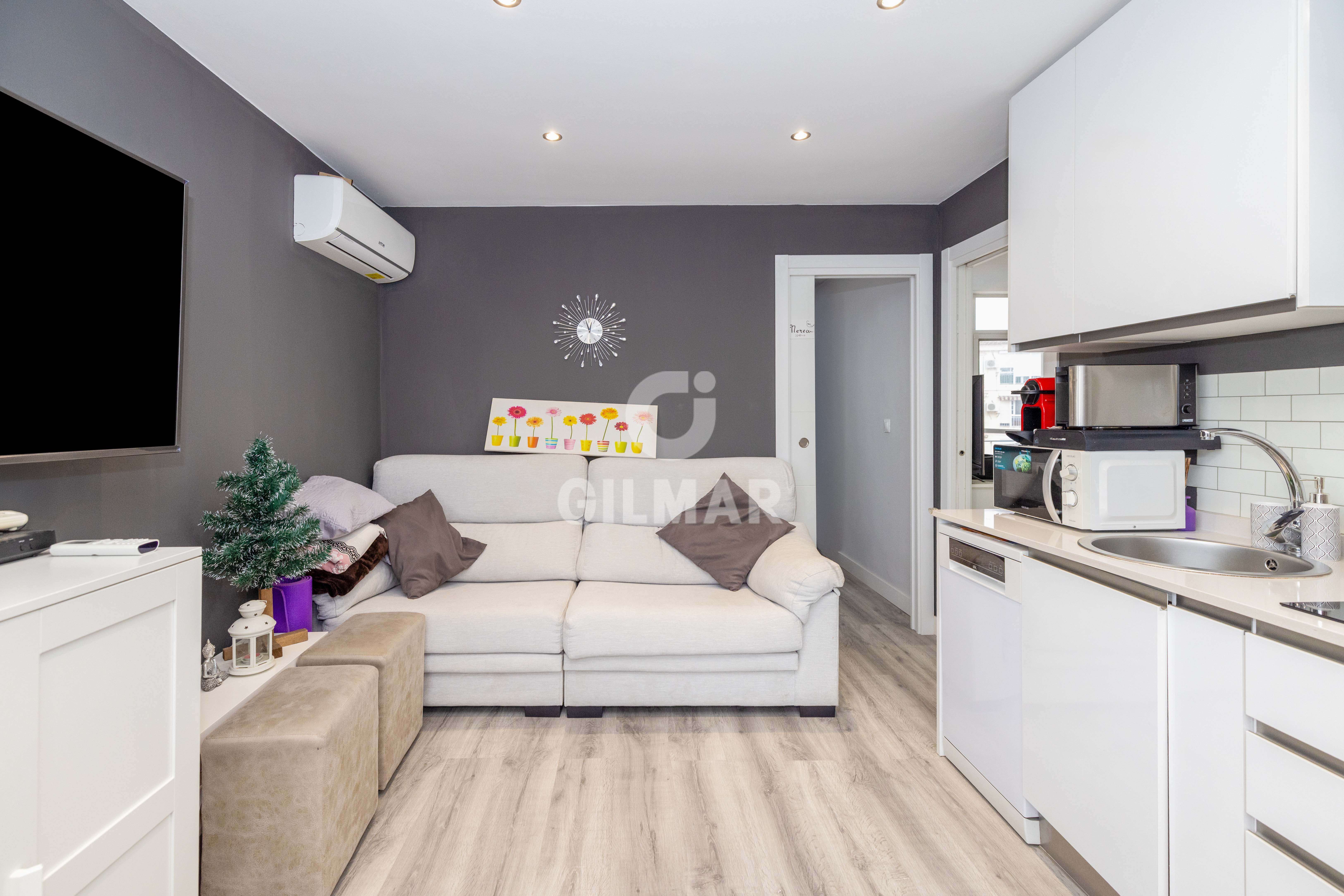 Sala d'estar de Apartament en venda en Torremolinos amb Piscina