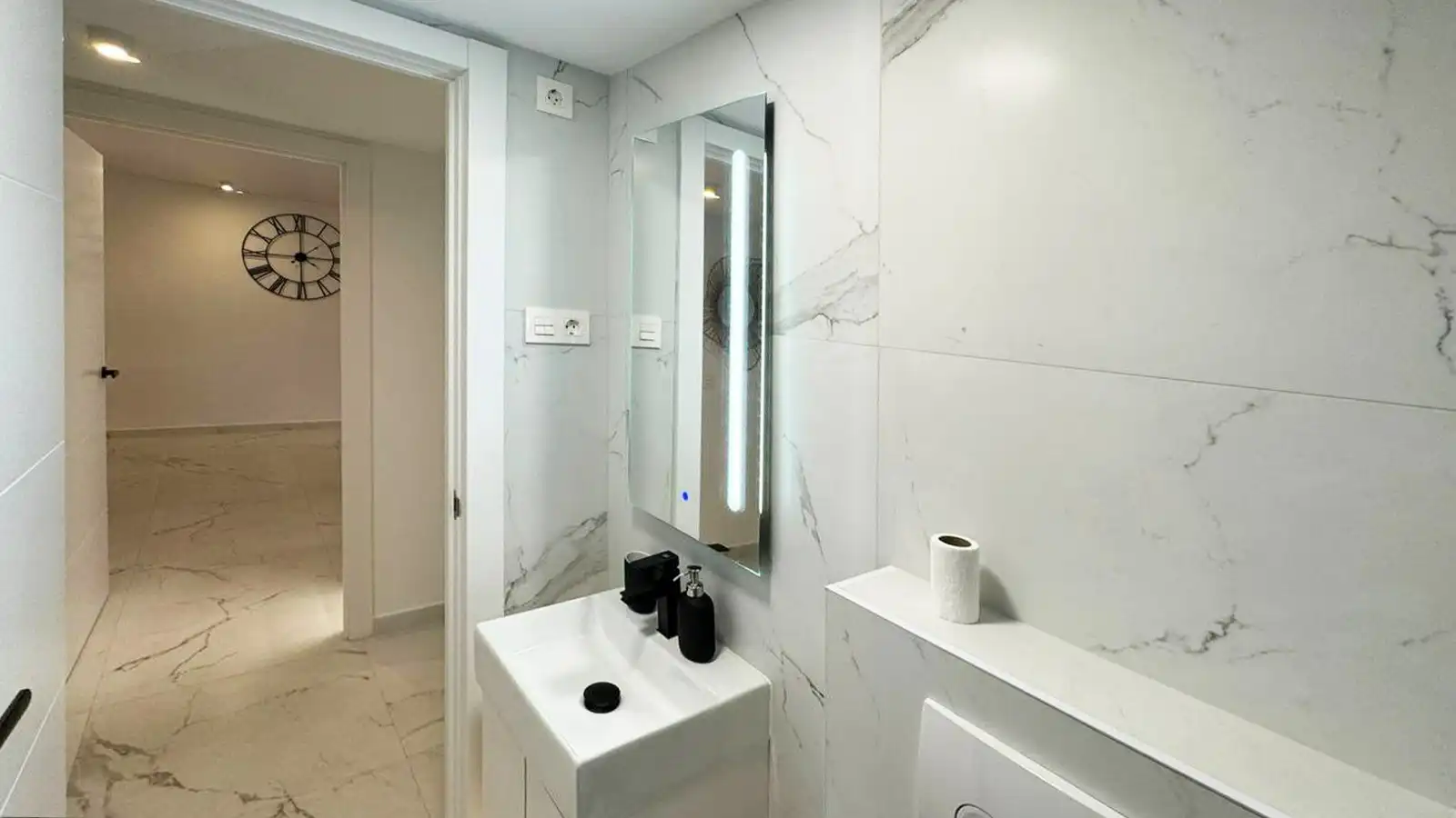 Baño de Apartamento en venta en Elche / Elx con Aire acondicionado, Terraza y Amueblado