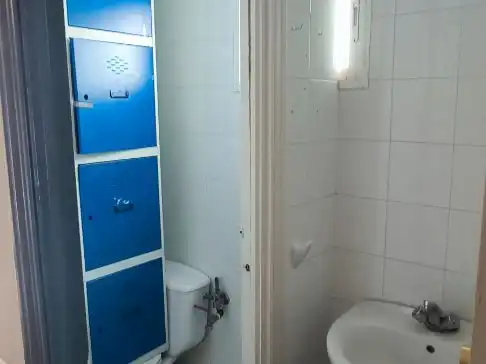 Baño de Local de alquiler en Madrid con Aire acondicionado