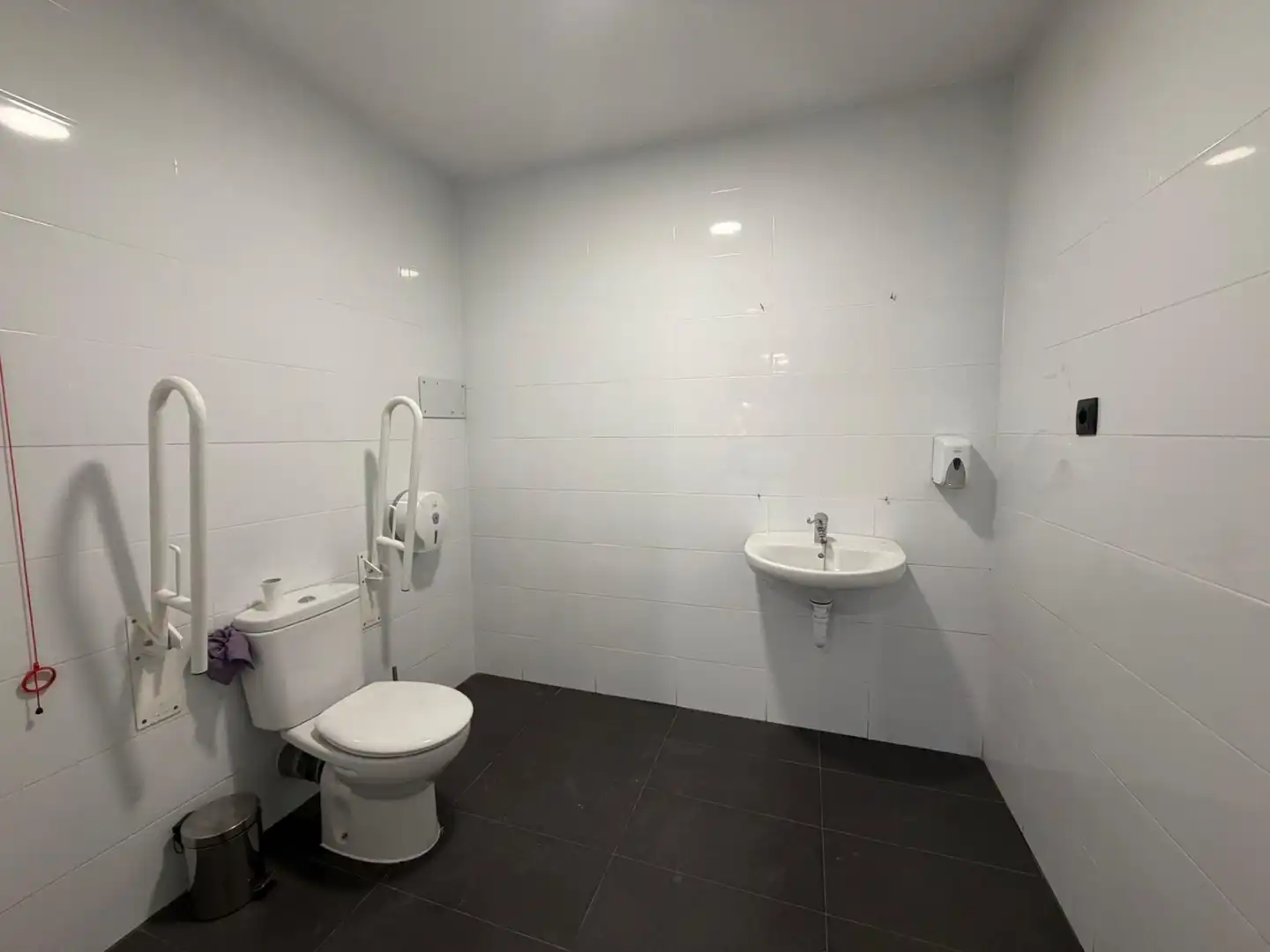 Baño de Local de alquiler en Madrid con Aire acondicionado