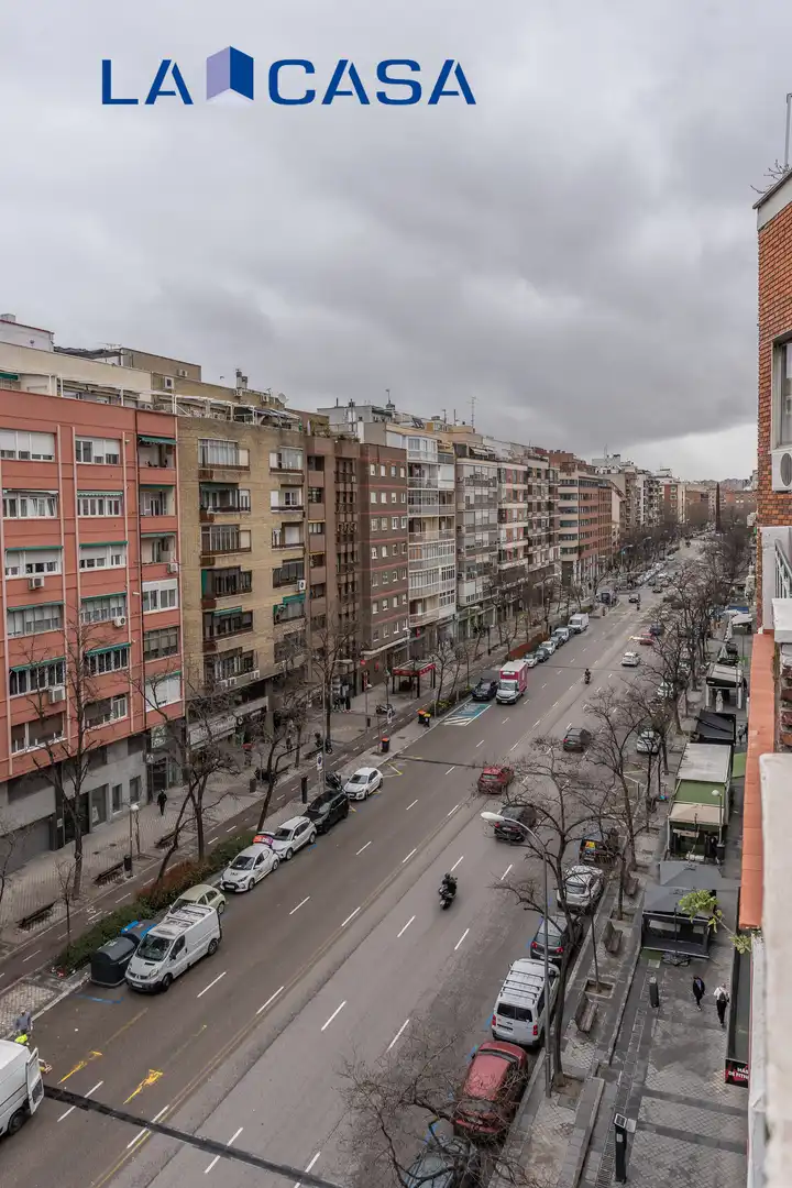 Vista exterior de Pis en venda en Madrid amb Calefacció i Terrassa