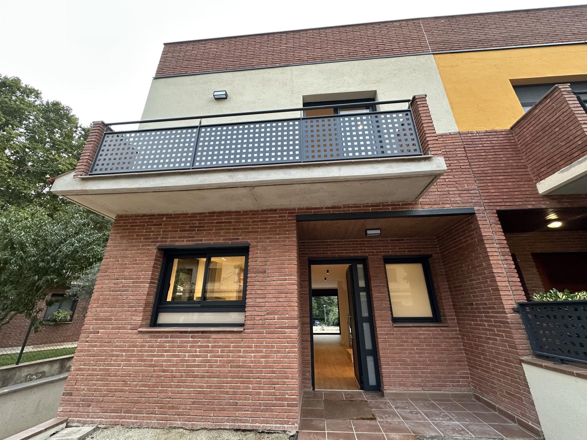 Vista exterior de Casa adosada en venta en Gualba con Calefacción, Terraza y Horno