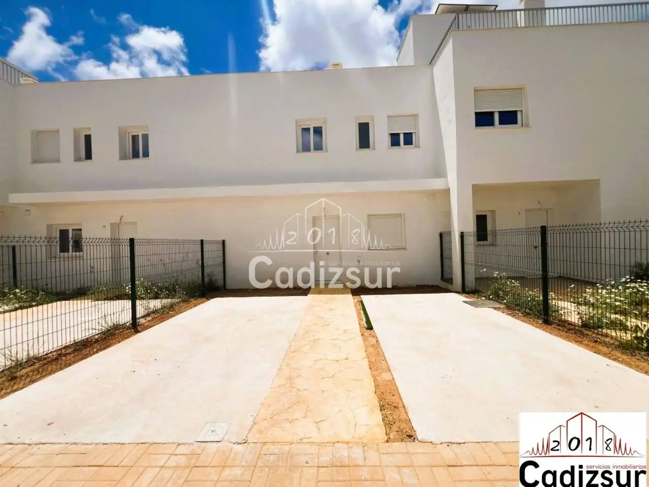 Vista exterior de Casa adosada en venta en Puerto Real con Aire acondicionado, Calefacción y Jardín privado