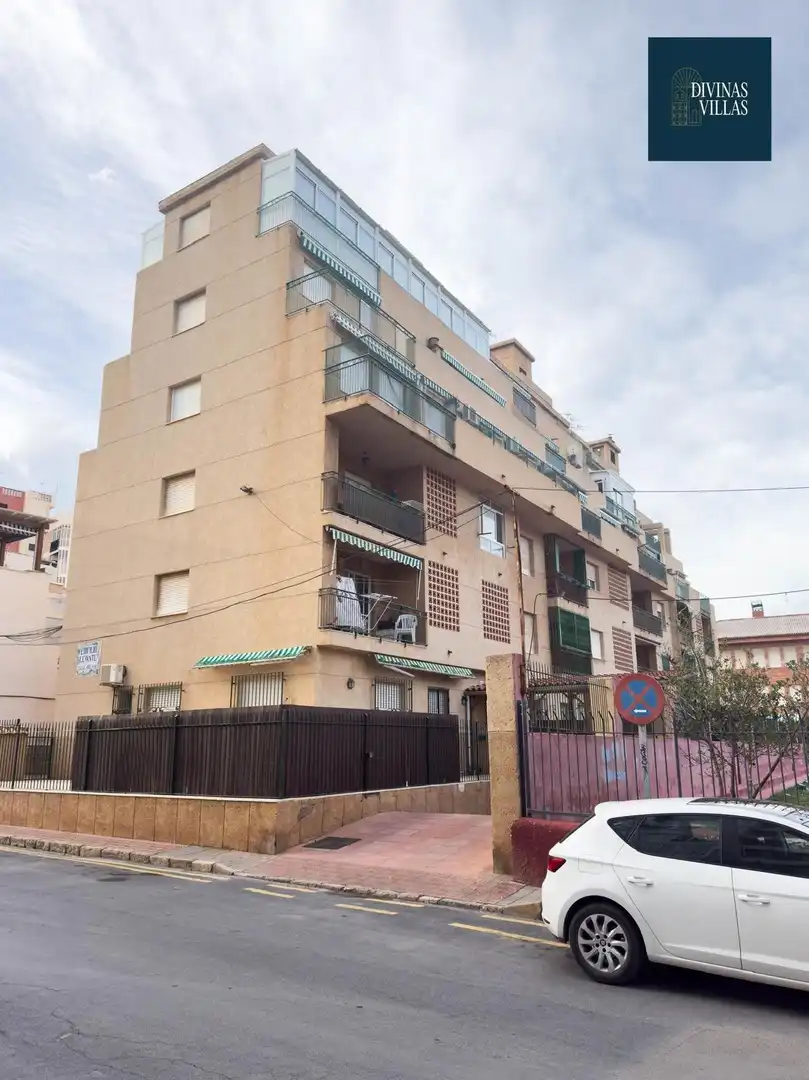 Vista exterior de Pis en venda en Águilas amb Aire condicionat, Terrassa i Balcó