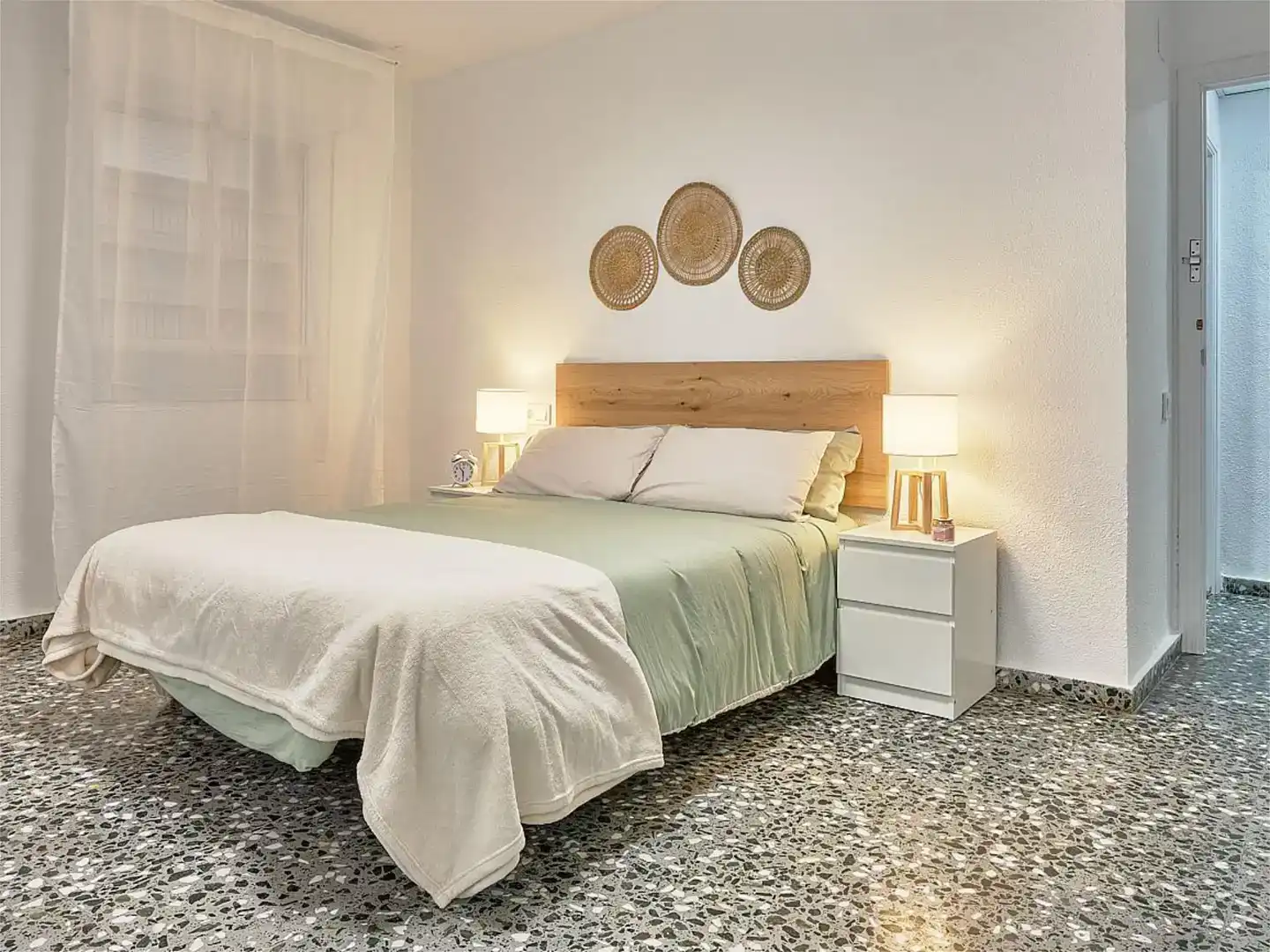 Bedroom of Flat for share in Casco Urbano