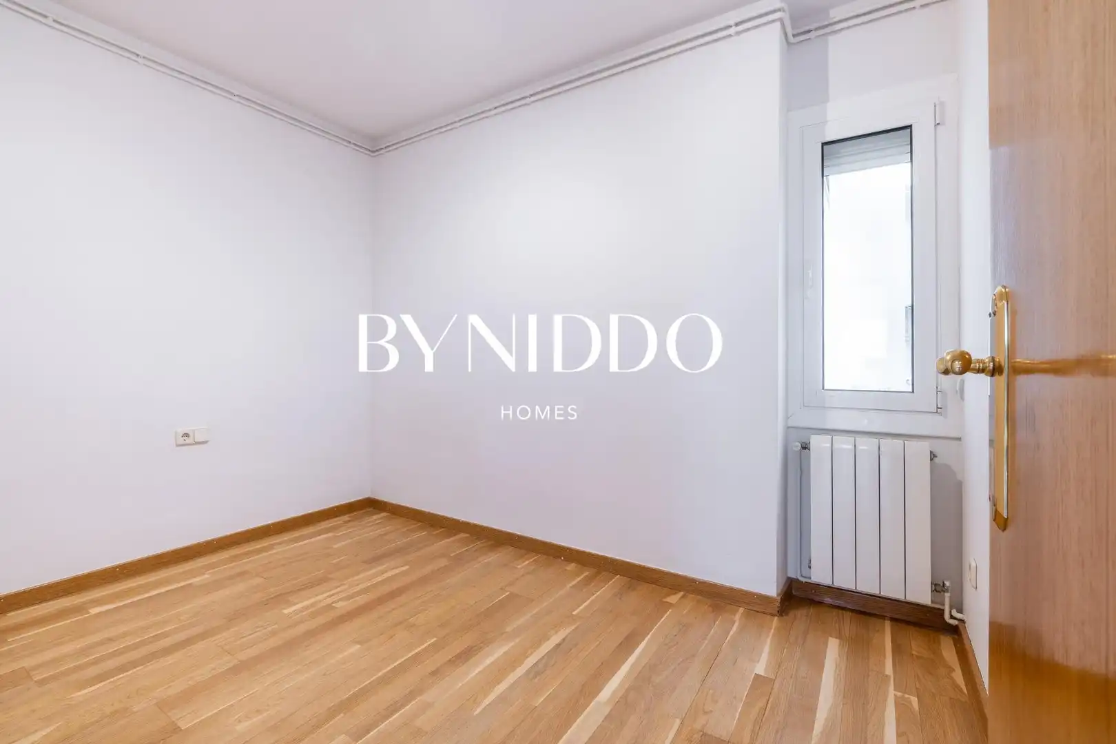 Bedroom of Flat for sale in Sant Cugat del Vallès  with Air Conditioner, Heating and Parquet flooring