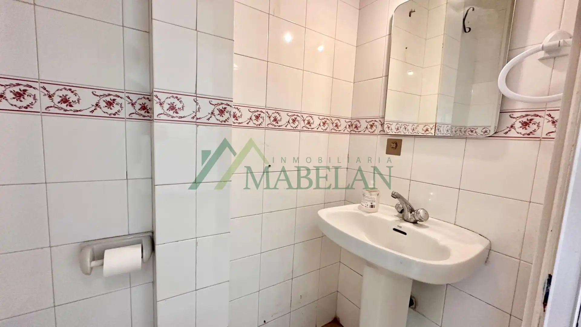Bany de Local de lloguer en Las Rozas de Madrid amb Aire condicionat
