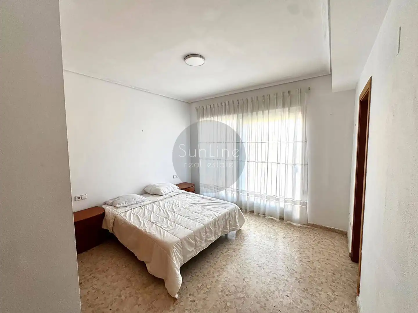 Schlafzimmer von Einfamilien-Reihenhaus zur Miete in Moncada mit Klimaanlage, Privatgarten und Terrasse