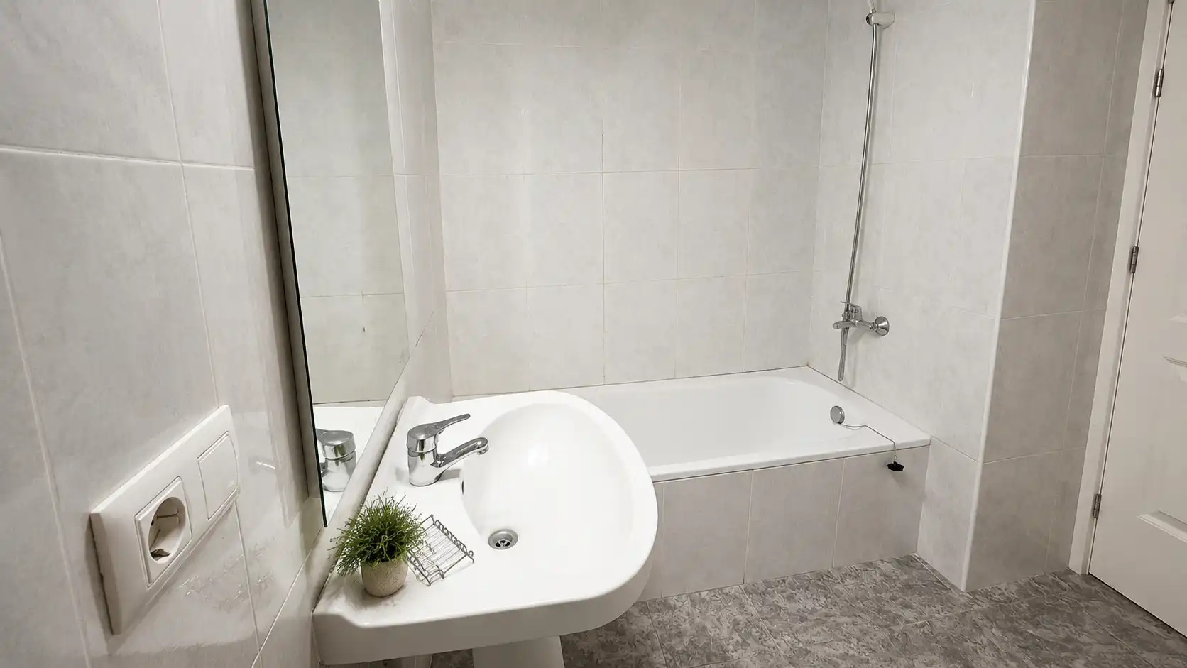 Baño de Piso en venta en Figueres con Balcón y Internet