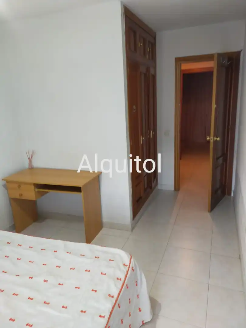 Schlafzimmer von Wohnung zur untervermieten in Toledo mit Heizung, Parkett und Möbliert