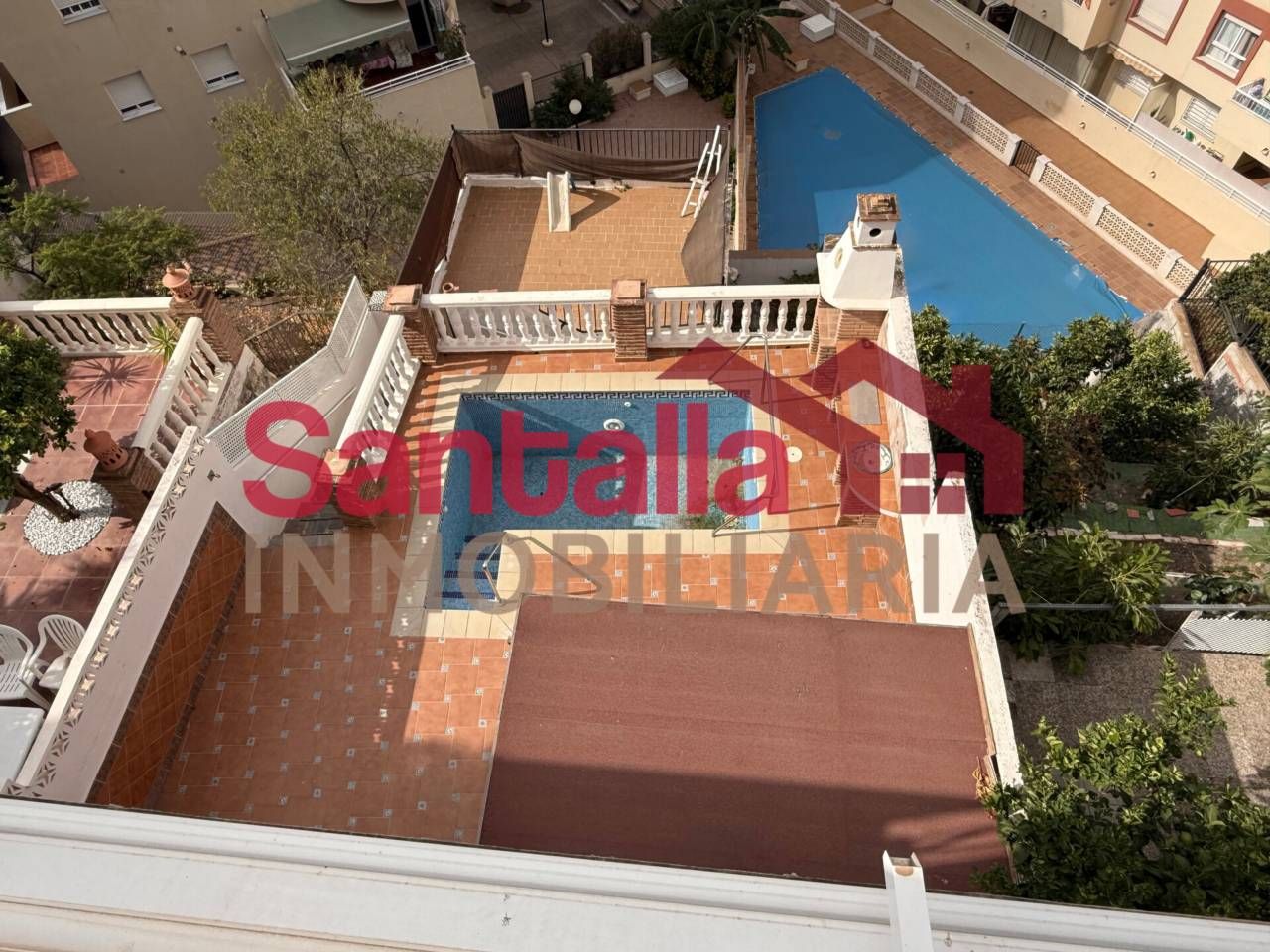 Vista exterior de Casa adosada en venda en Almuñécar amb Terrassa i Piscina