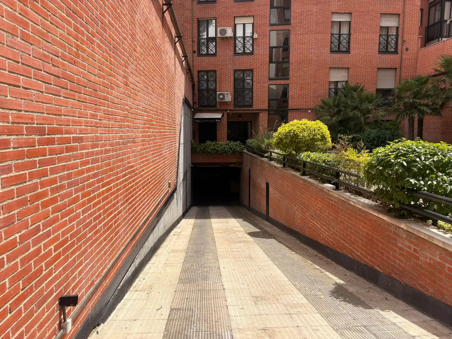 Parkplatz von Wohnung zur Miete in Madrid mit Heizung und Balkon