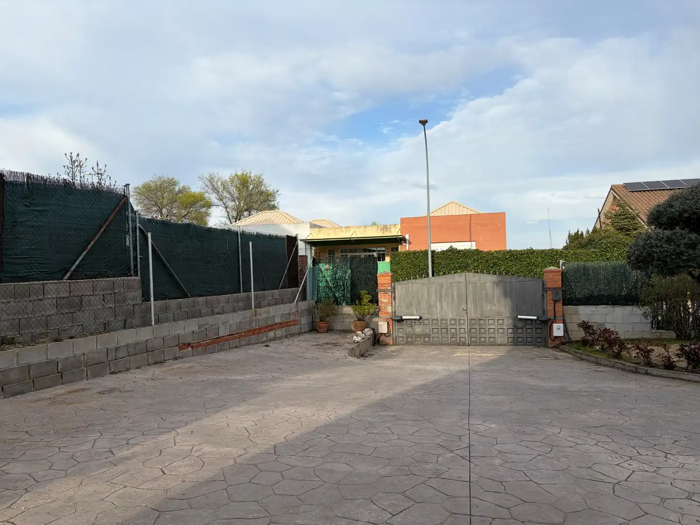 Aparcament de Casa o xalet en venda en Villalbilla amb Calefacció i Jardí privat