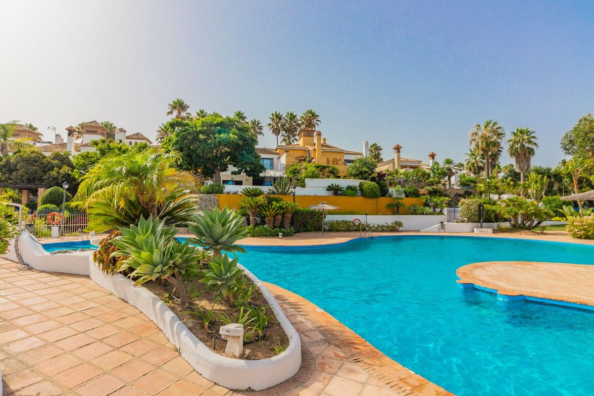 Garden of Single-family semi-detached to rent in La Alcaidesa  with Air Conditioner, Terrace and Storage room