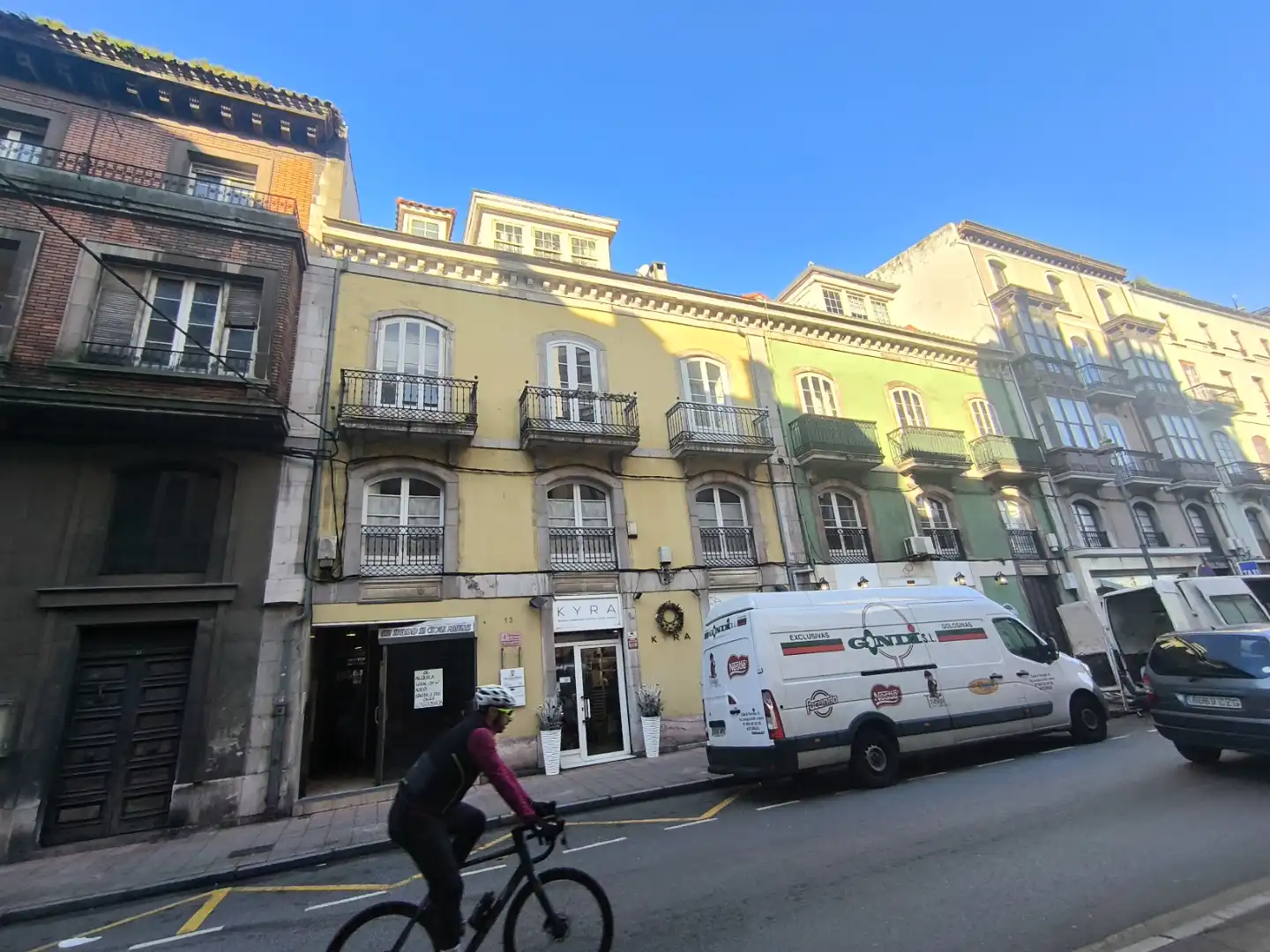 Vista exterior de Local de alquiler en Avilés