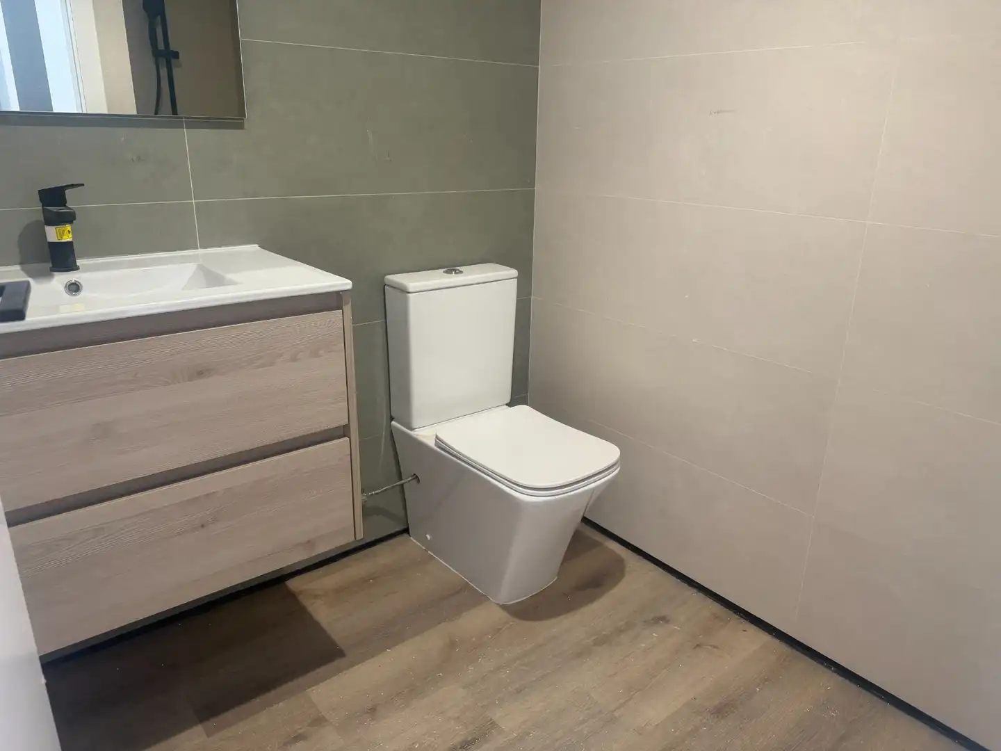 Bathroom of Apartments for rent in Lleida  with Air Conditioner, Heating and Parquet flooring