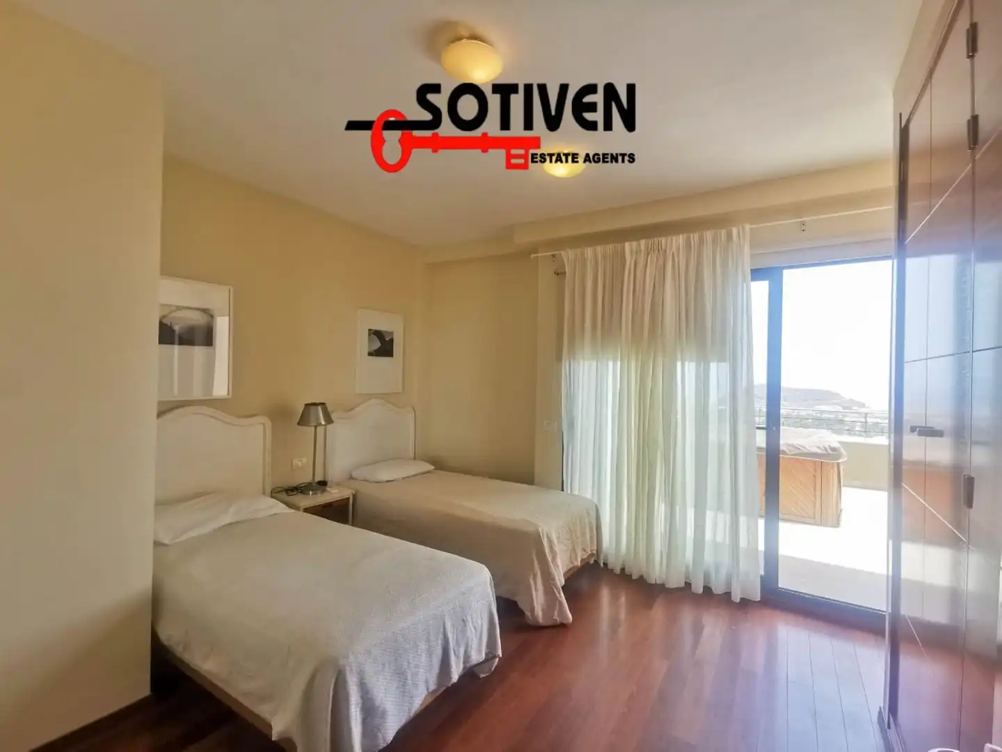 Schlafzimmer von Dachboden zum Verkauf in Adeje mit Terrasse und Möbliert