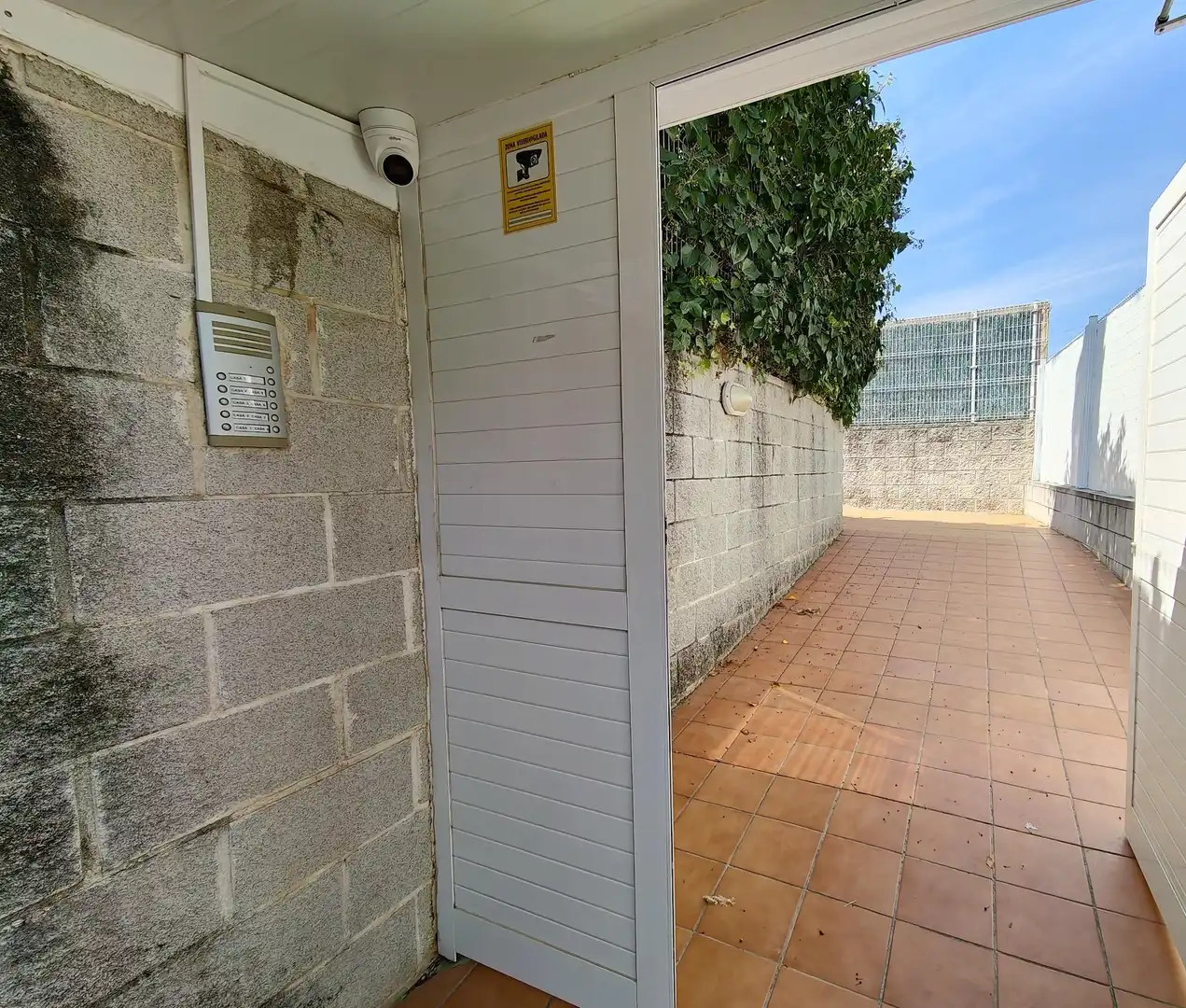 Parking de Casa adosada en venta en Tarragona con Aire acondicionado, Calefacción y Jardín privado