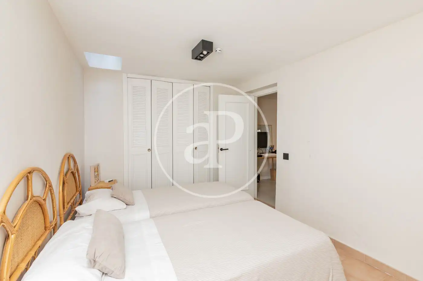 Habitación de Casa adosada de alquiler en Las Rozas de Madrid con Aire acondicionado, Calefacción y Jardín privado