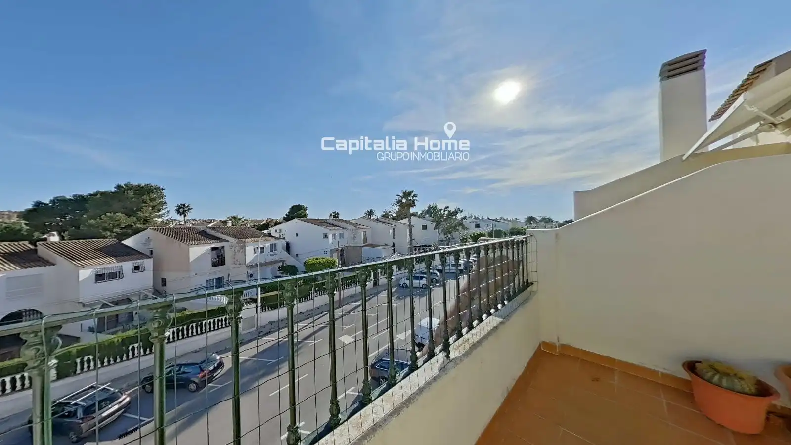 Außenansicht von Einfamilien-Reihenhaus zum Verkauf in Santa Pola mit Abstellraum, Schwimmbad und Möbliert