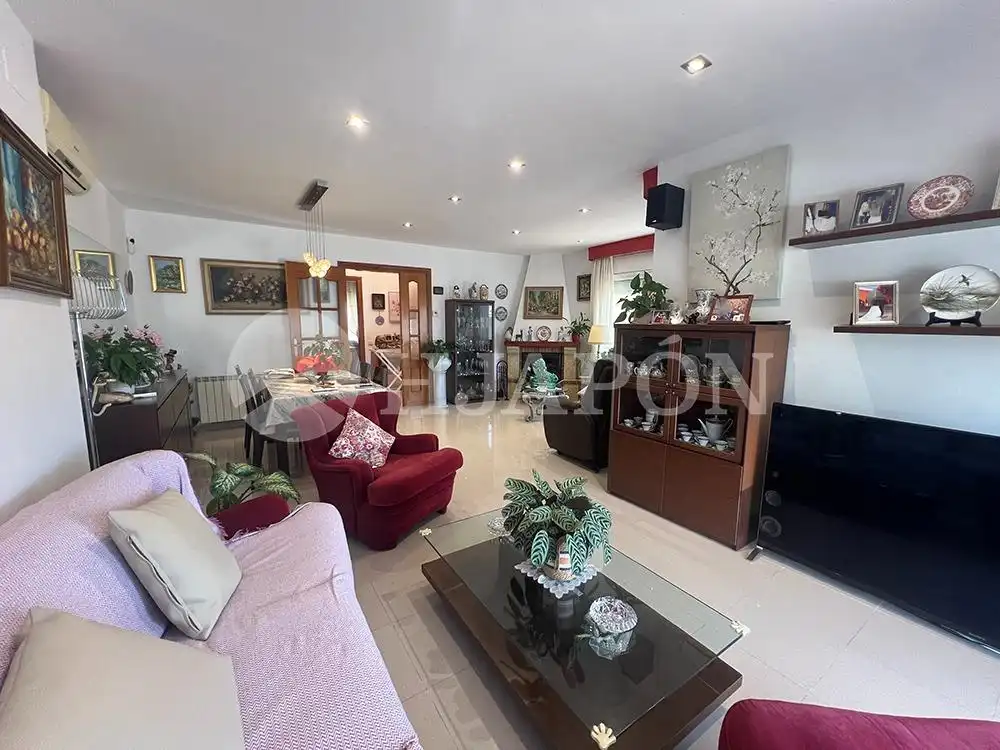 Sala d'estar de Casa o xalet en venda en Vilassar de Dalt amb Aire condicionat, Calefacció i Jardí privat