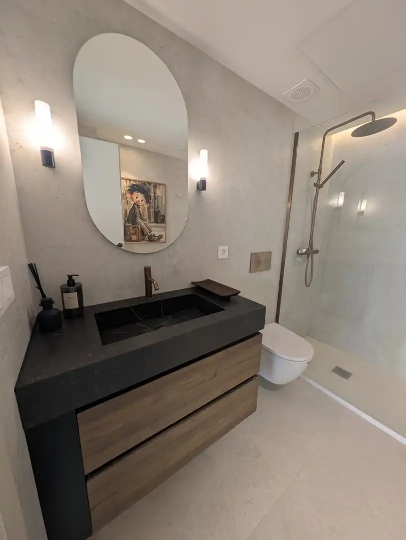 Baño de Piso de alquiler en Torrevieja con Aire acondicionado, Terraza y Amueblado