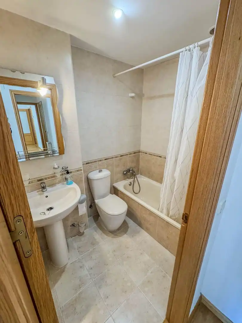 Baño de Piso en venta en Alcalá de Henares con Aire acondicionado, Calefacción y Trastero