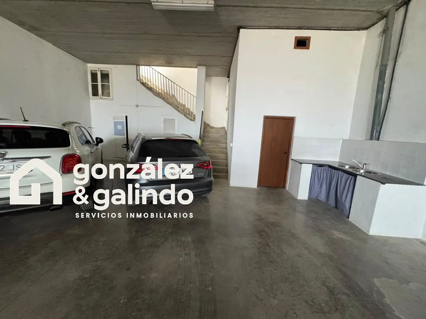 Parking of Country homes for sale in Villanueva de San Juan