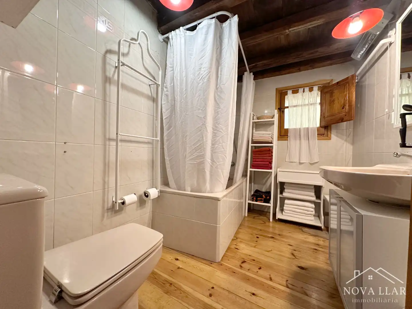 Bathroom of Houses for sale in Ribes de Freser  with Heating, Parquet flooring and Terrace