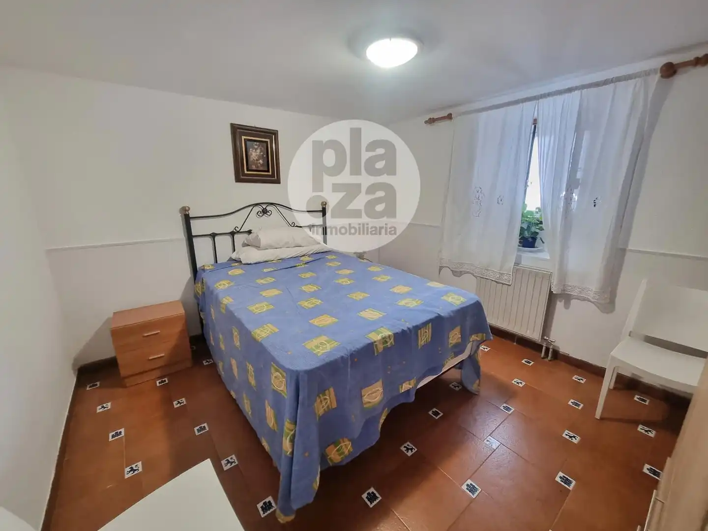 Dormitori de Casa o xalet de lloguer en Burgos amb Calefacció, Traster i Moblat
