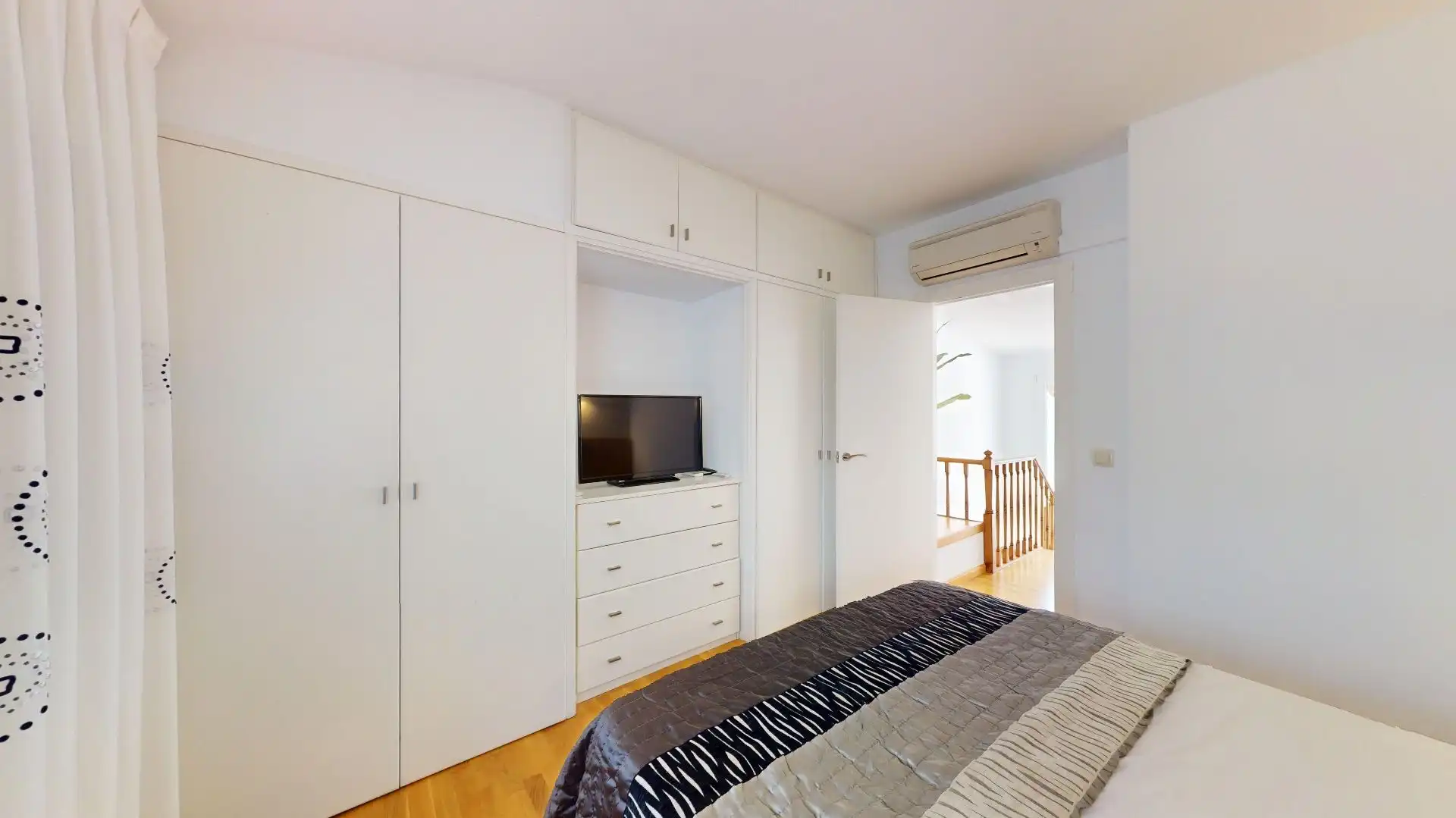 Habitación de Casa adosada en venta en Castell d'Aro, Platja d'Aro i s'Agaró con Aire acondicionado, Calefacción y Jardín privado