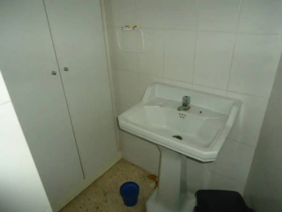 Baño de Oficina de alquiler en Manresa con Aire acondicionado