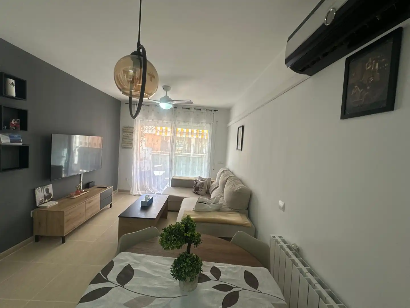 Living room of Flat for sale in Vandellòs i l'Hospitalet de l'Infant  with Air Conditioner, Furnished and Oven