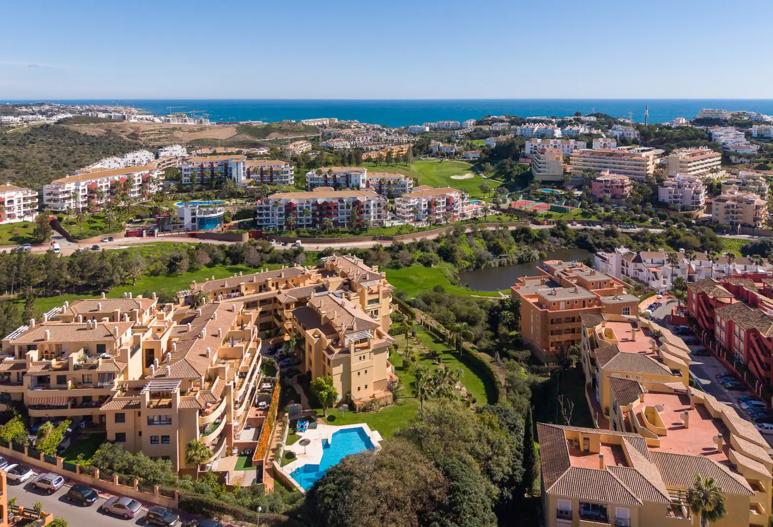 Vista exterior de Dúplex en venda en Mijas amb Terrassa, Piscina i Moblat