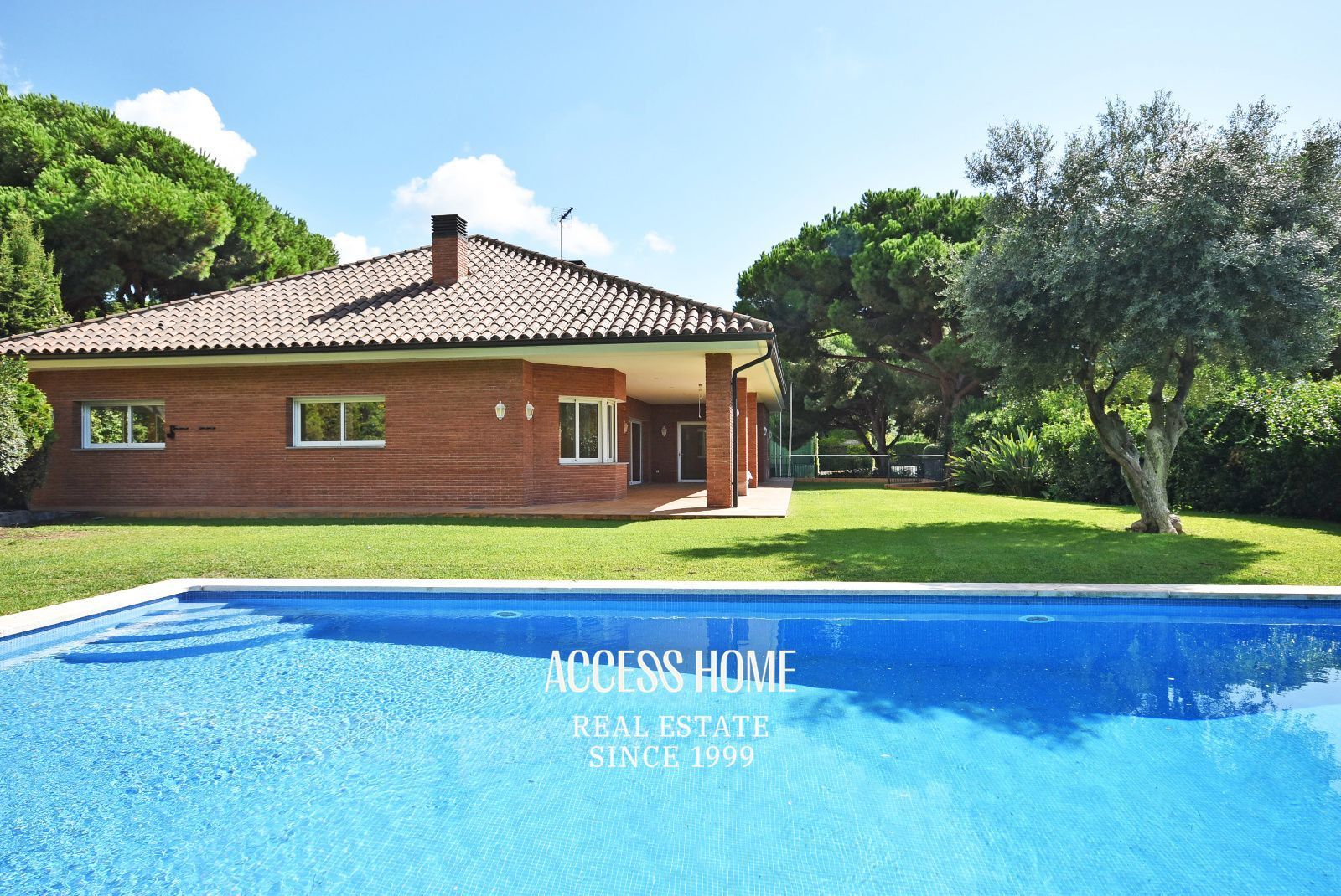 Vista exterior de Casa o xalet de lloguer en Sant Andreu de Llavaneres amb Aire condicionat, Calefacció i Jardí privat